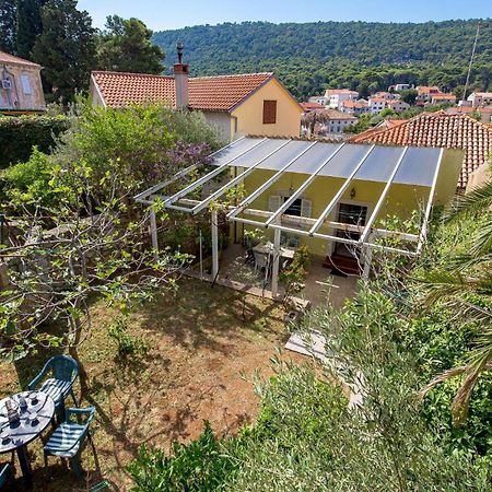 Lovely Apartment In Veli Losinj With Kitchen Bagian luar foto