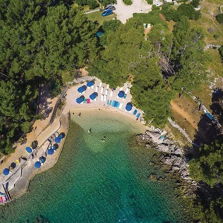 Lovely Apartment In Veli Losinj With Kitchen Bagian luar foto