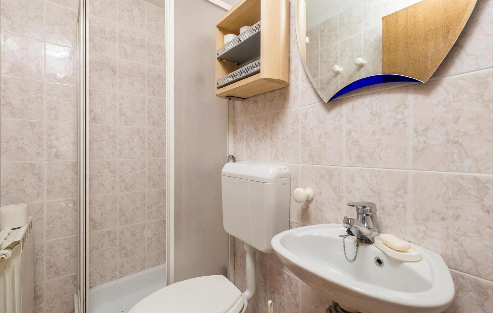 Lovely Apartment In Veli Losinj With Kitchen Bagian luar foto