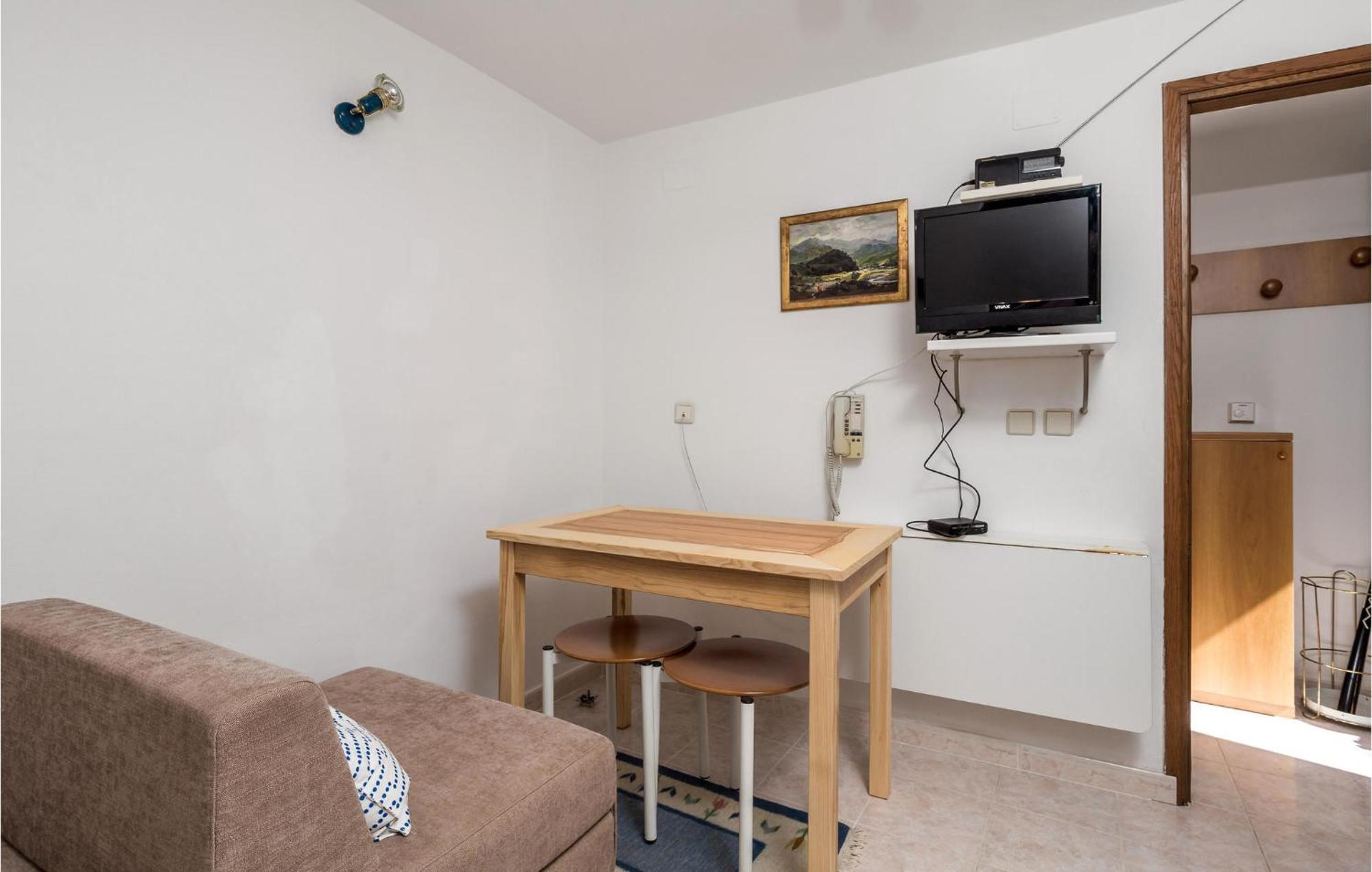 Lovely Apartment In Veli Losinj With Kitchen Bagian luar foto