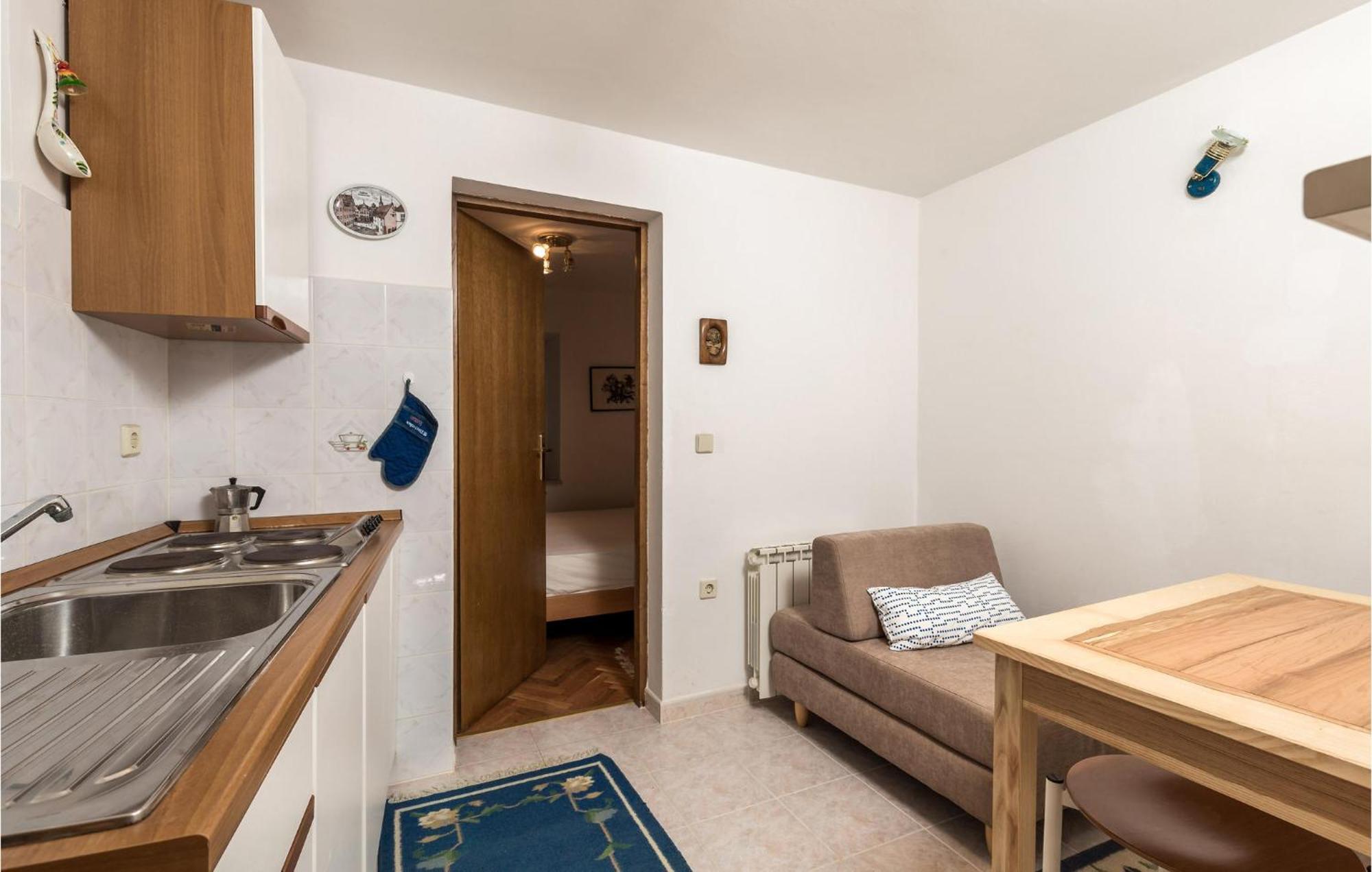 Lovely Apartment In Veli Losinj With Kitchen Bagian luar foto