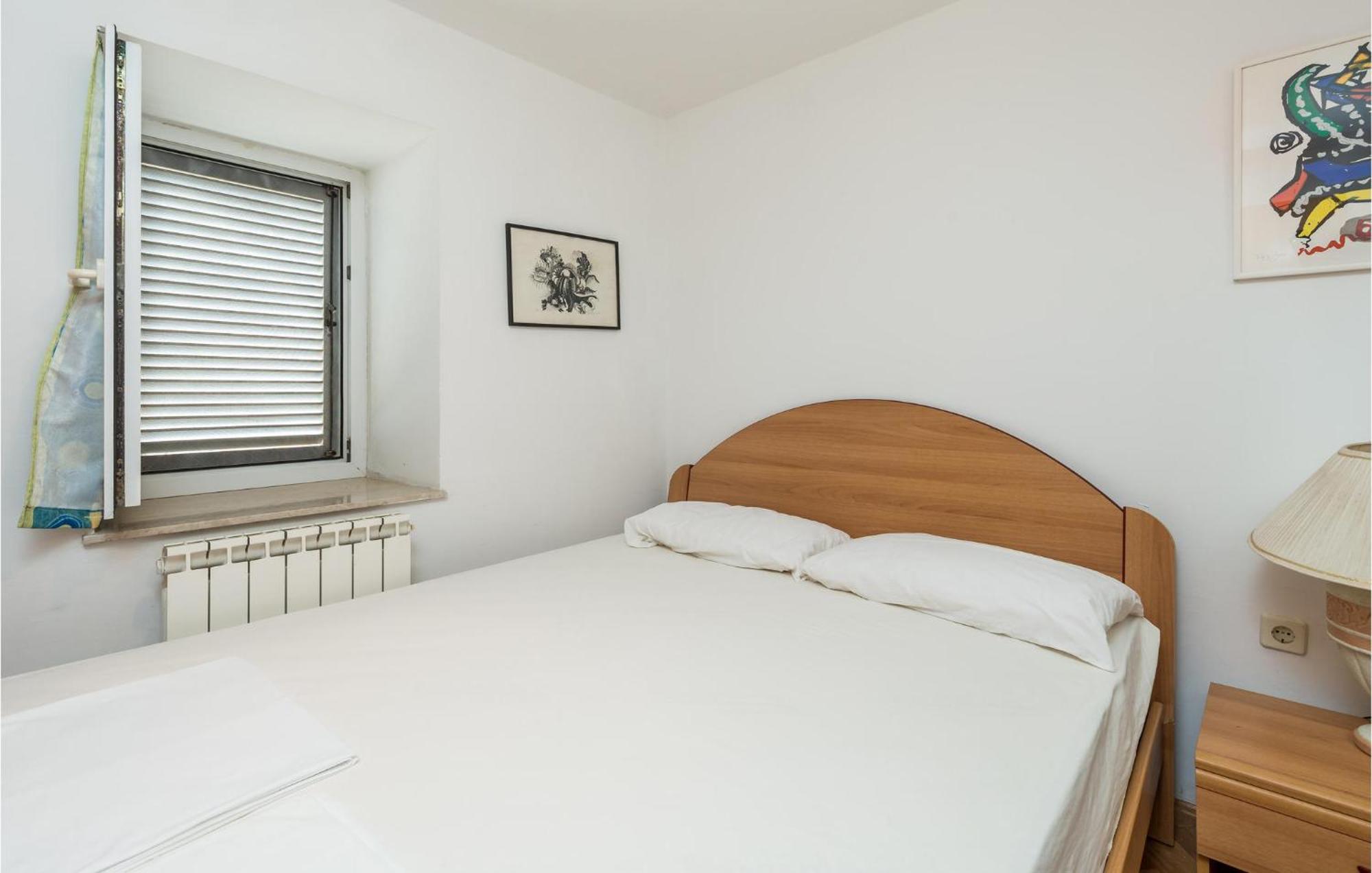 Lovely Apartment In Veli Losinj With Kitchen Bagian luar foto