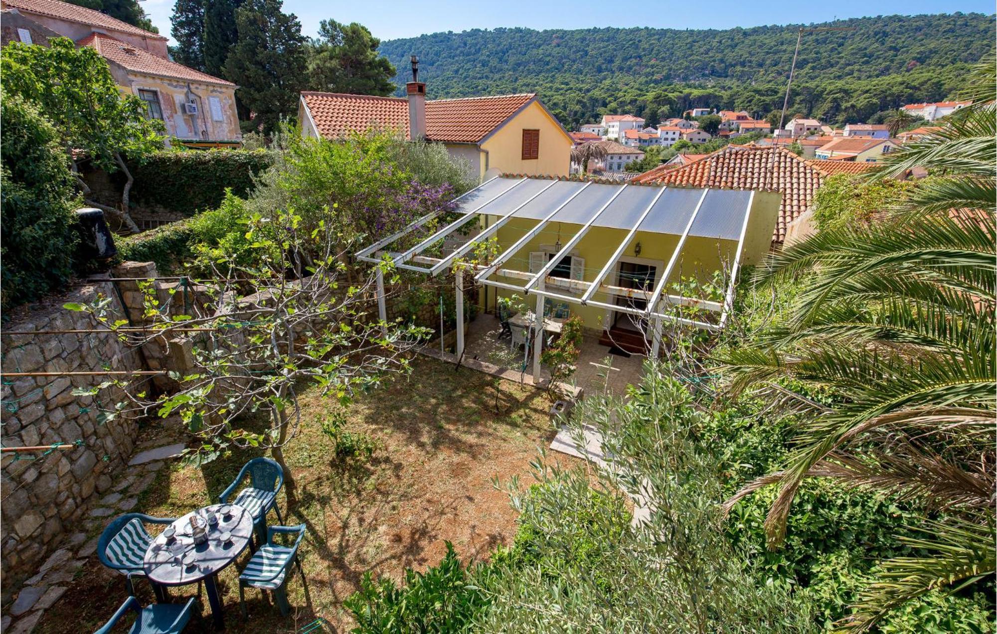 Lovely Apartment In Veli Losinj With Kitchen Bagian luar foto