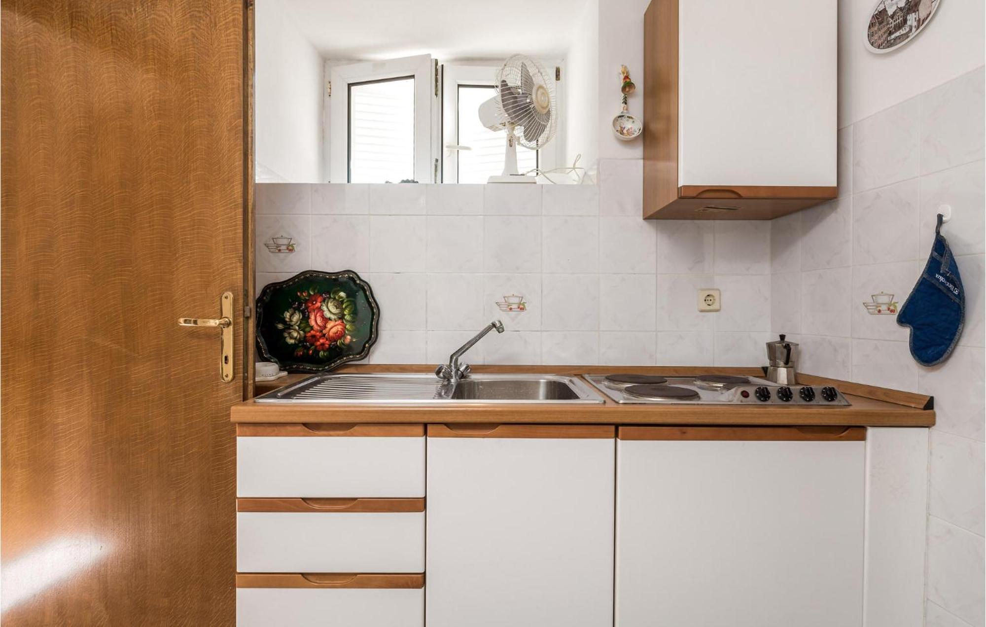 Lovely Apartment In Veli Losinj With Kitchen Bagian luar foto