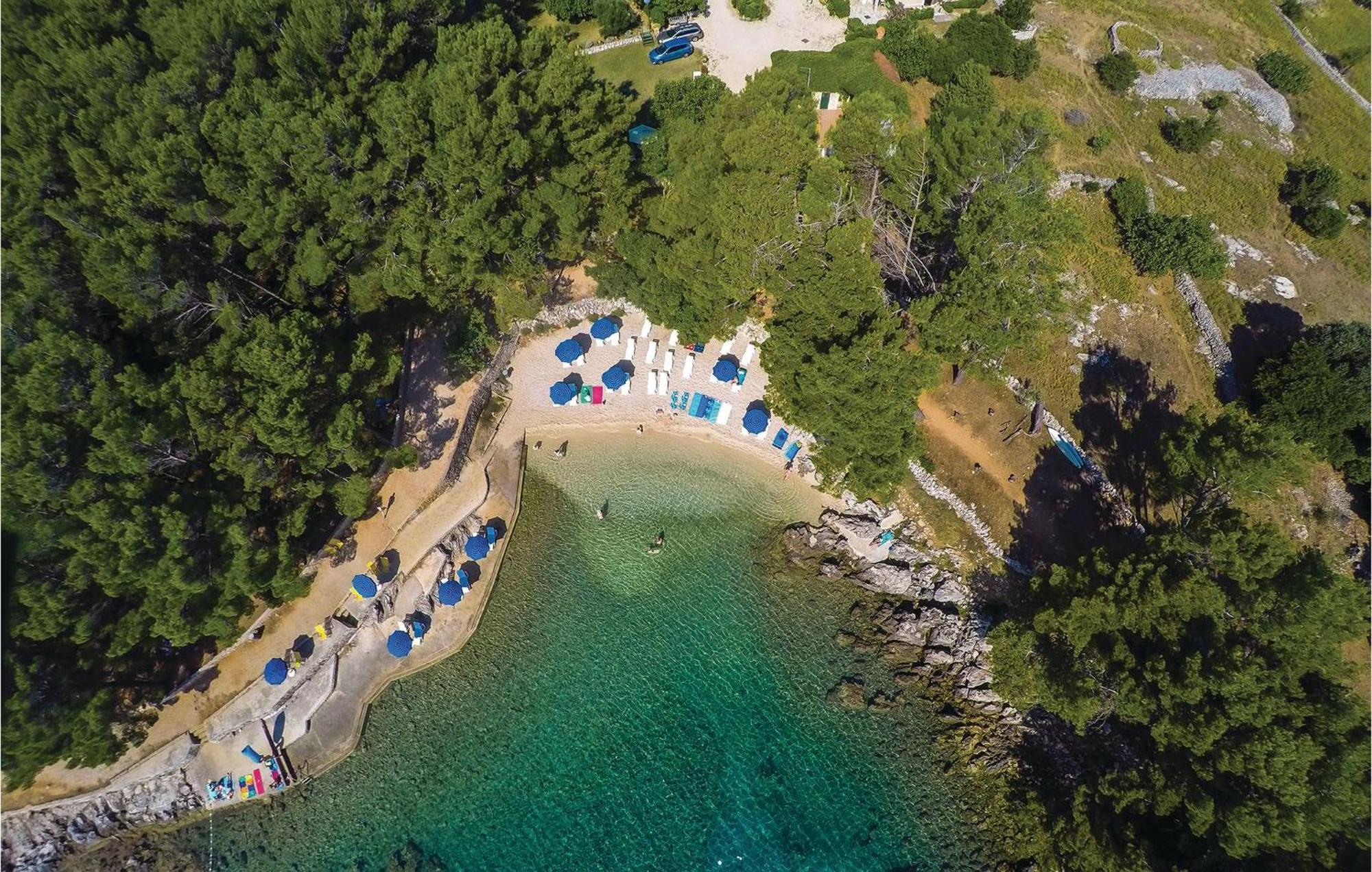 Lovely Apartment In Veli Losinj With Kitchen Bagian luar foto