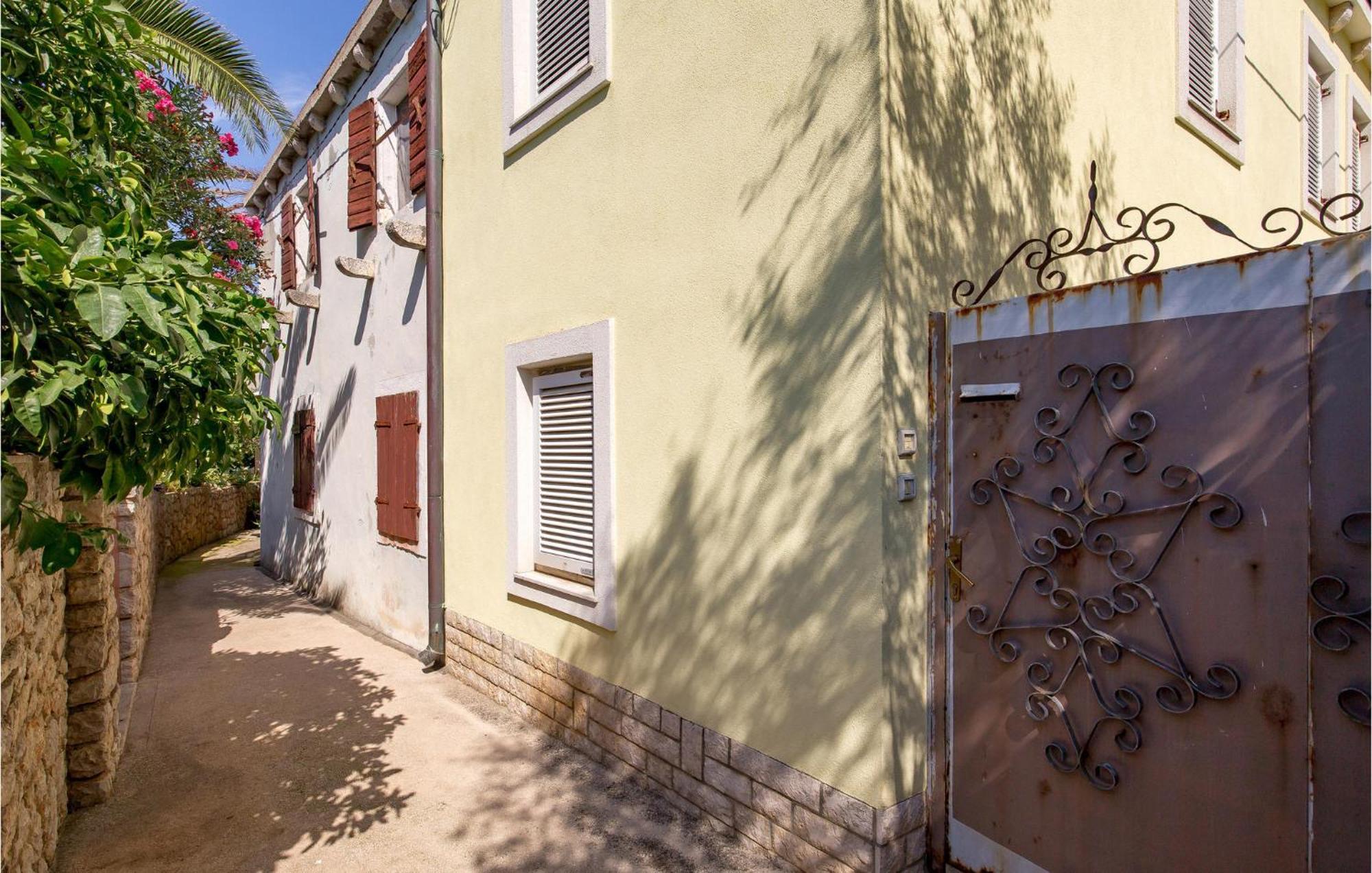Lovely Apartment In Veli Losinj With Kitchen Bagian luar foto