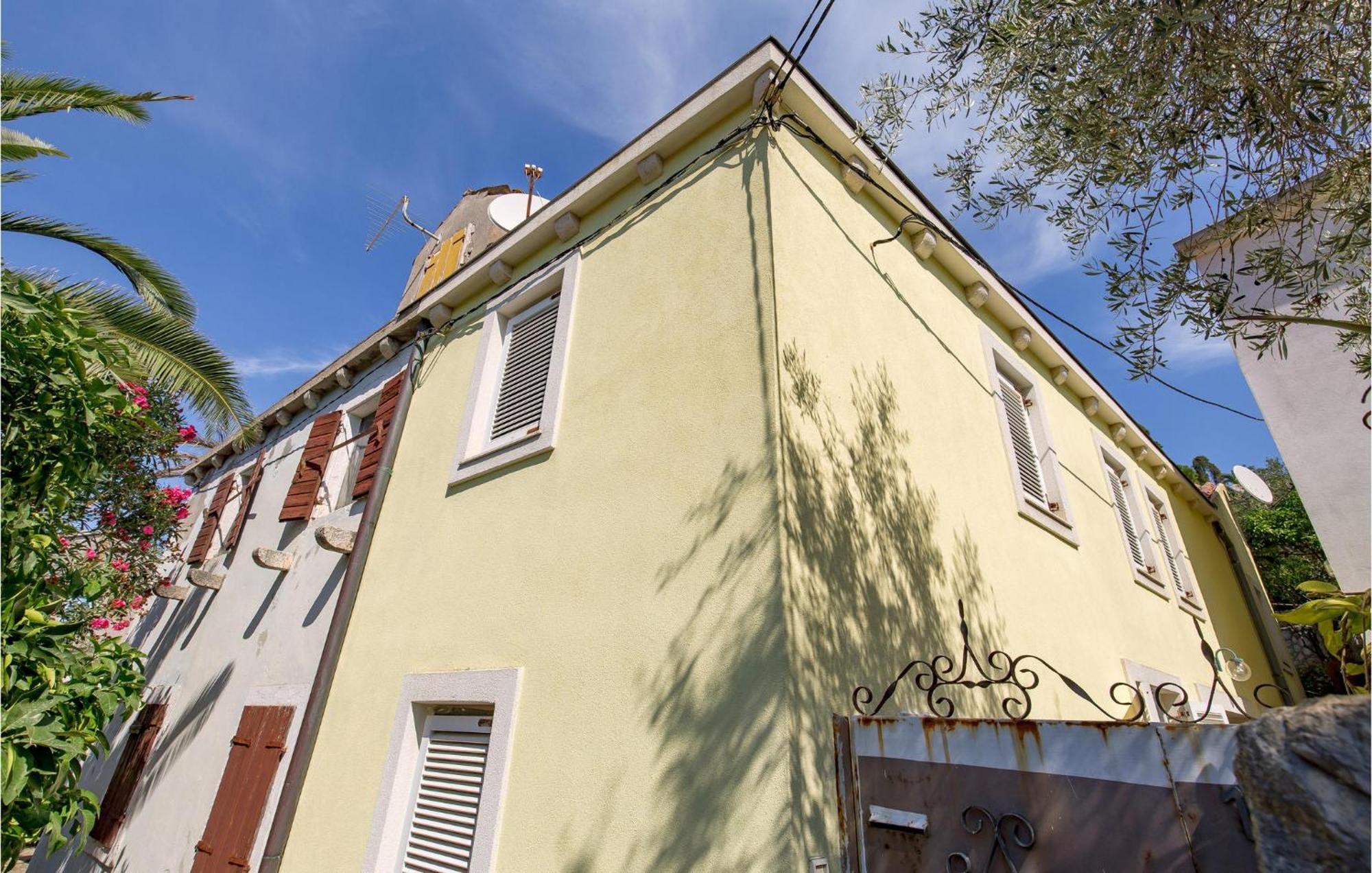 Lovely Apartment In Veli Losinj With Kitchen Bagian luar foto