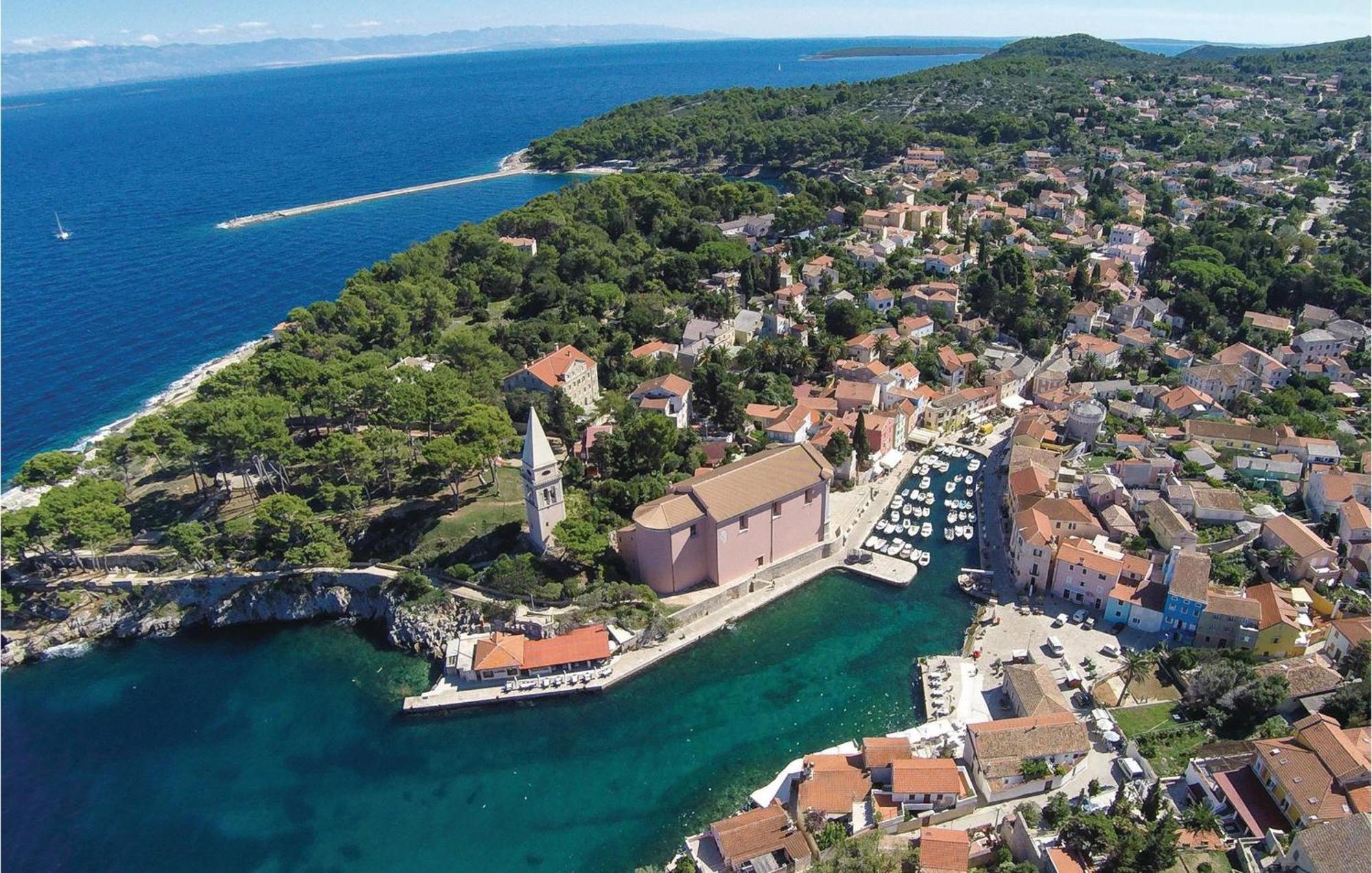 Lovely Apartment In Veli Losinj With Kitchen Bagian luar foto