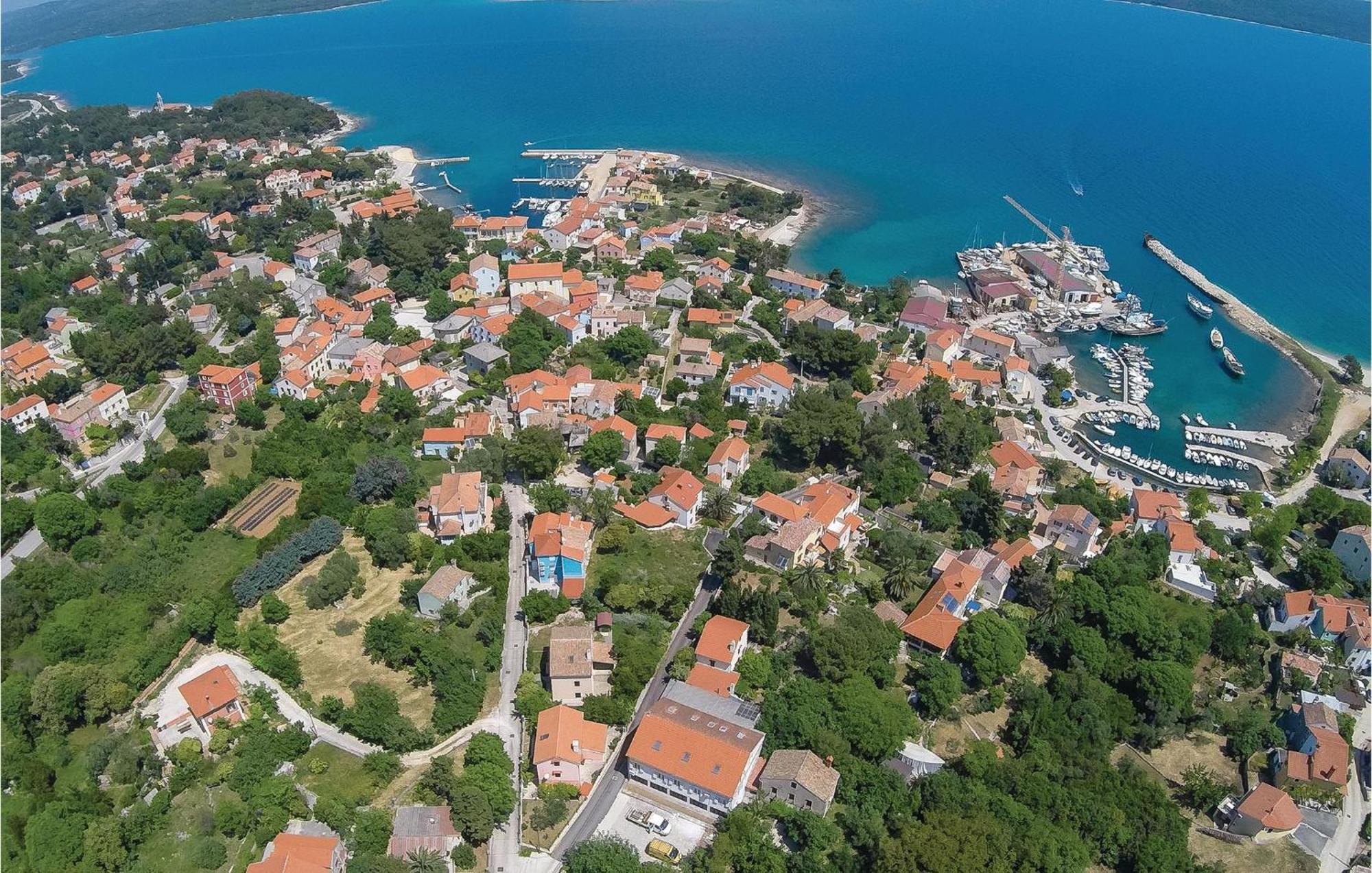 Lovely Apartment In Veli Losinj With Kitchen Bagian luar foto