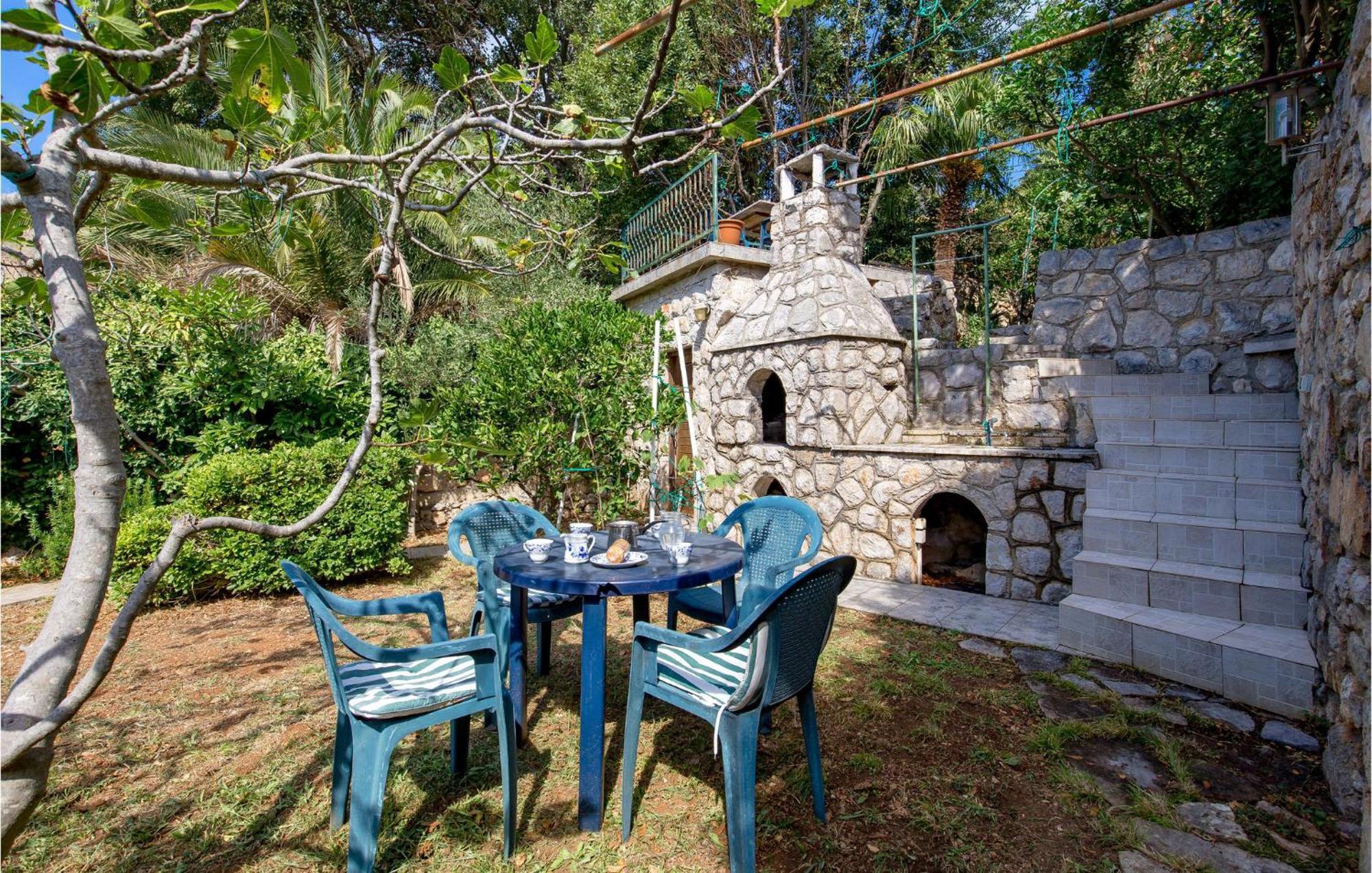 Lovely Apartment In Veli Losinj With Kitchen Bagian luar foto