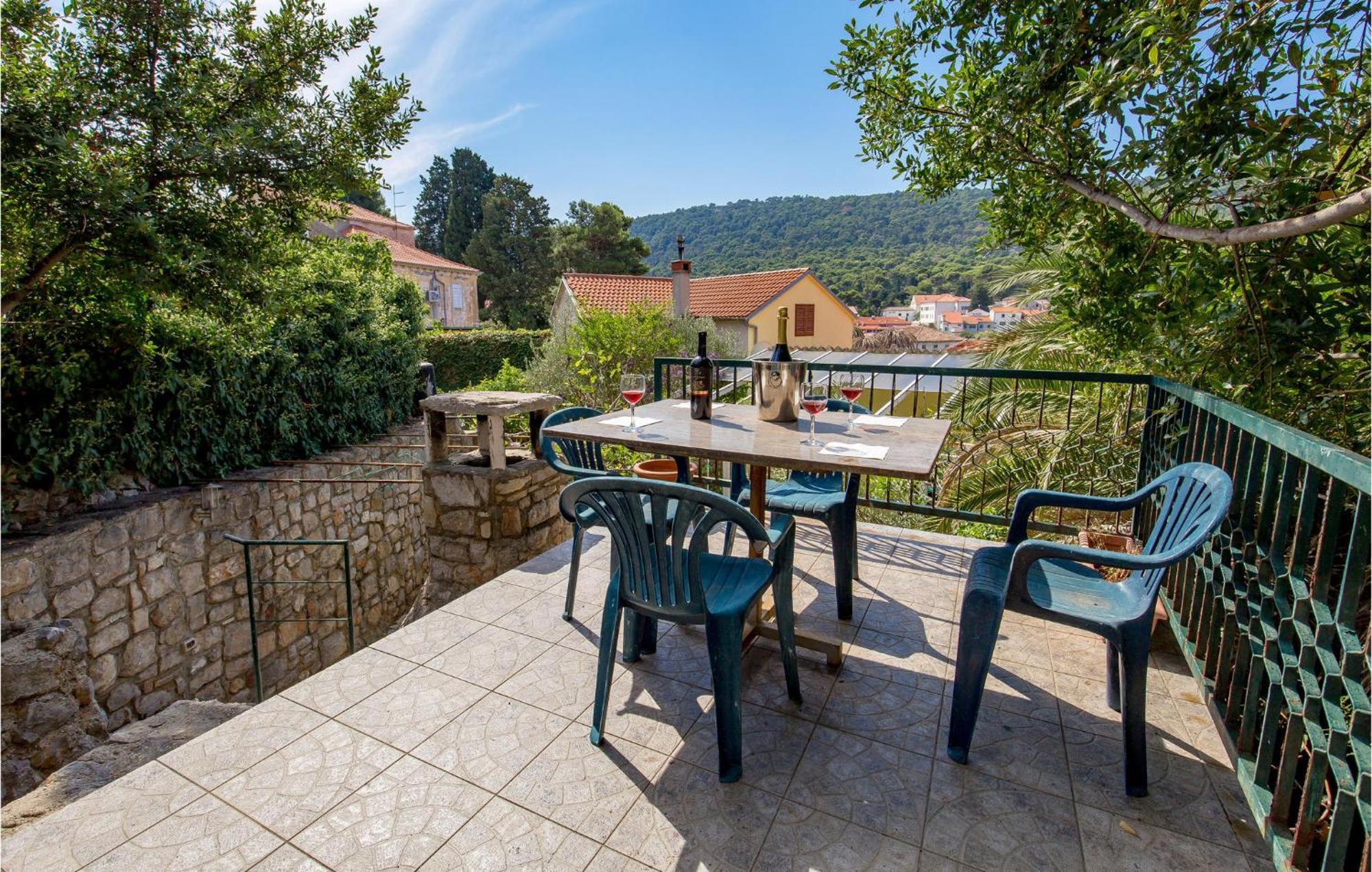 Lovely Apartment In Veli Losinj With Kitchen Bagian luar foto